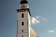 Velké Meziříčí čekají další omezení. Rekonstrukce náměstí zasáhne i pohřby